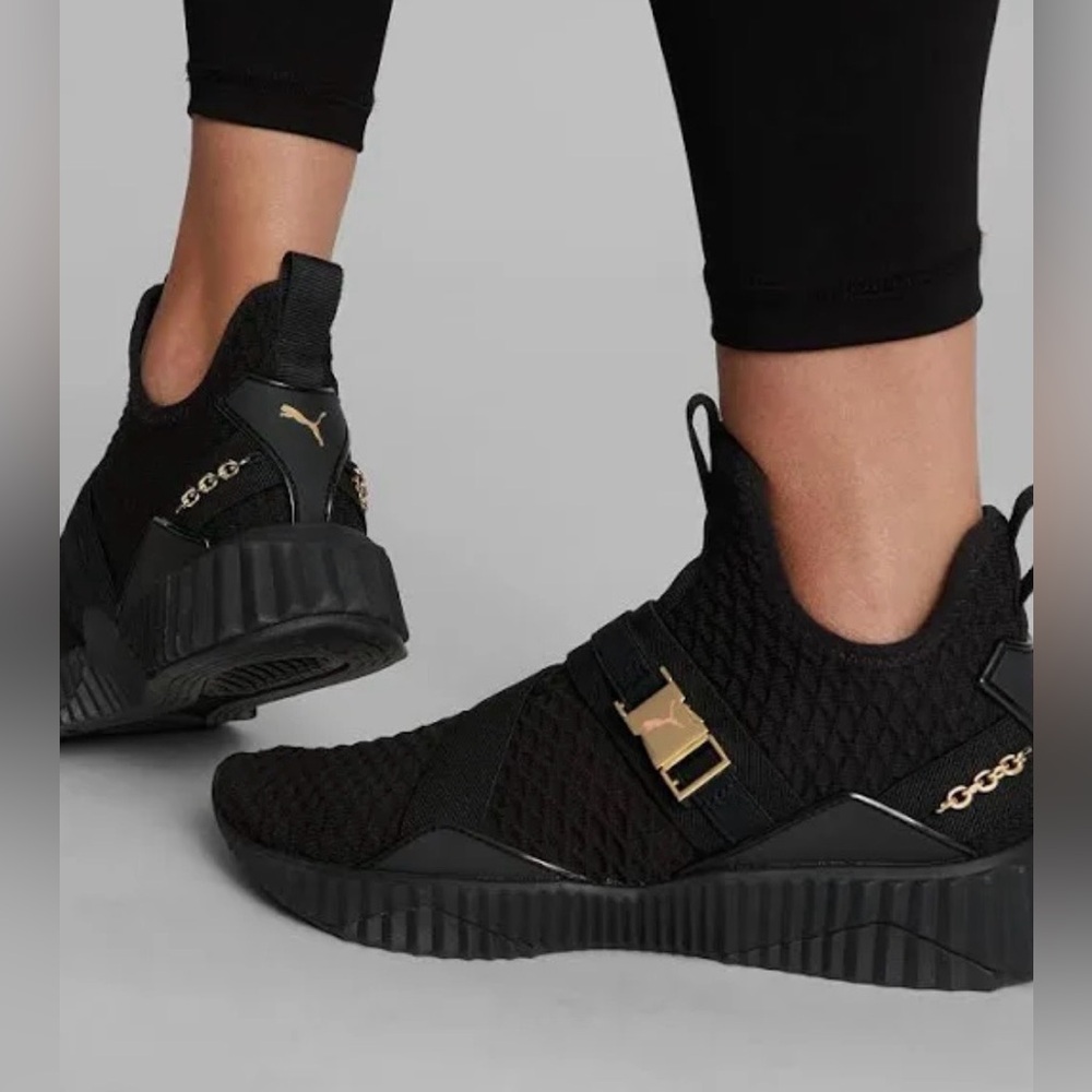 EUC PUMA WOMEN’S DEFY MID TRAINER SHOES